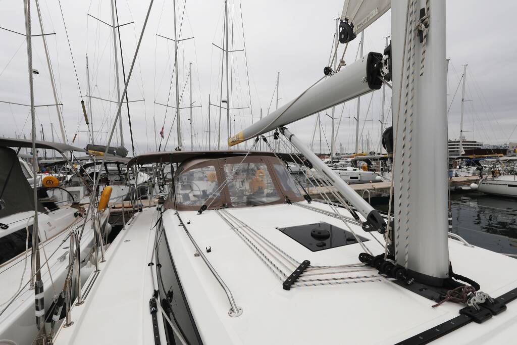 Sailing yacht Bavaria C42 Maupiti