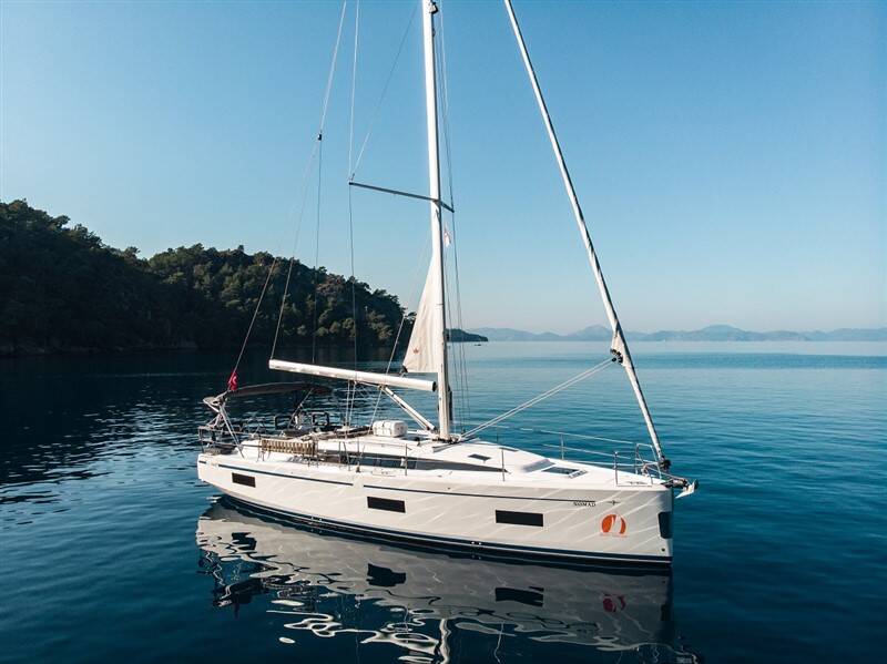 Sailing yacht Bavaria C42 Nomad