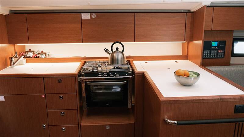 Sailing yacht Bavaria C42 Nomad