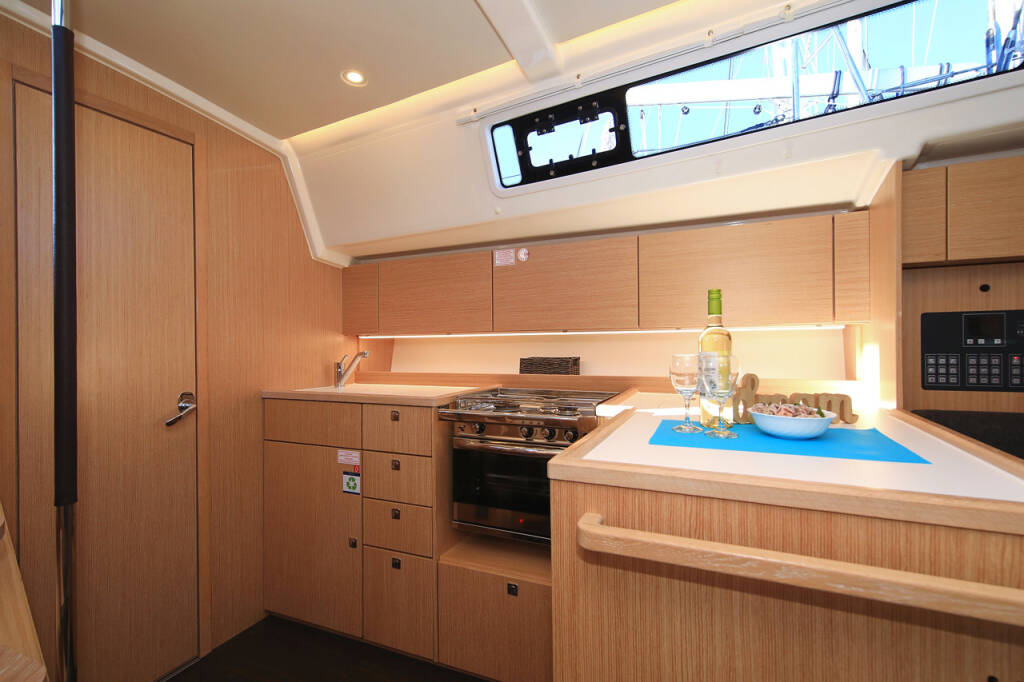 Sailing yacht Bavaria C42 Lizzy