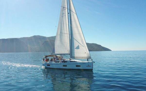 Bavaria C42 Fiesta Fethiye, Yacht Classic Hotel Marina