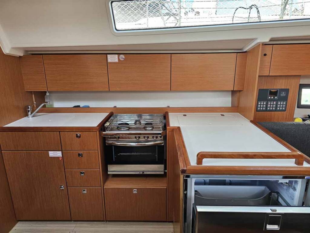 Sailing yacht Bavaria C42 Nola