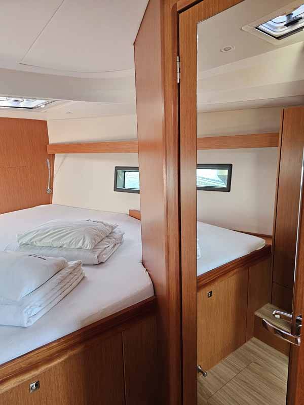 Sailing yacht Bavaria C42 Nola