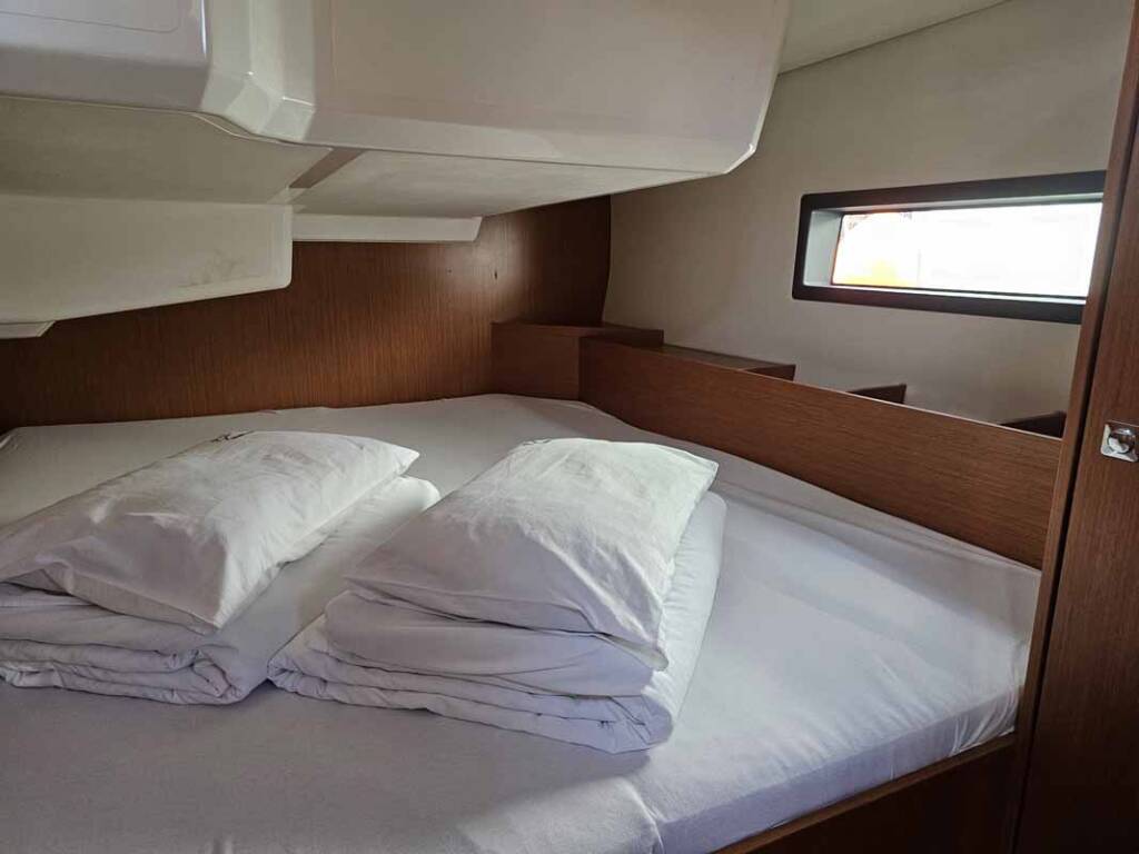 Sailing yacht Bavaria C42 Nola
