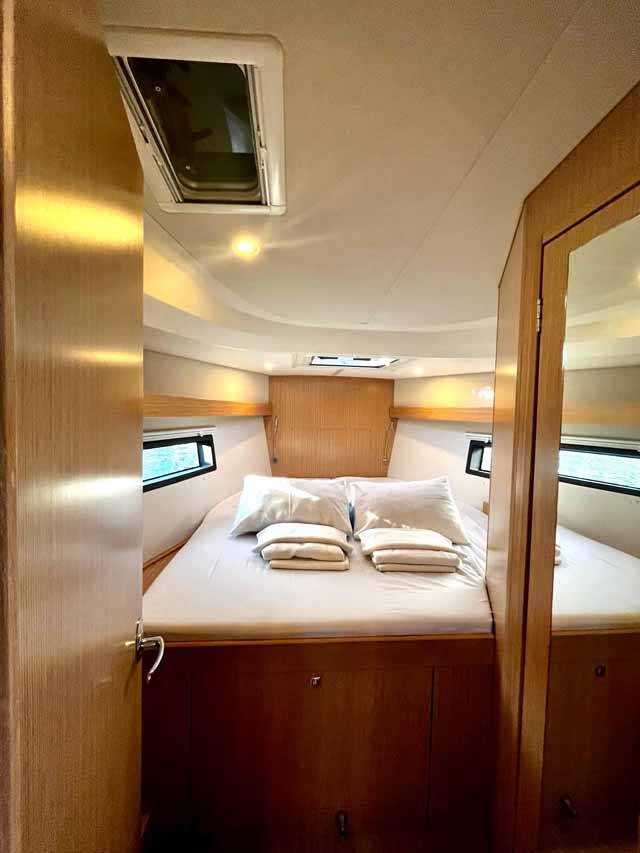 Sailing yacht Bavaria C42 Sideways