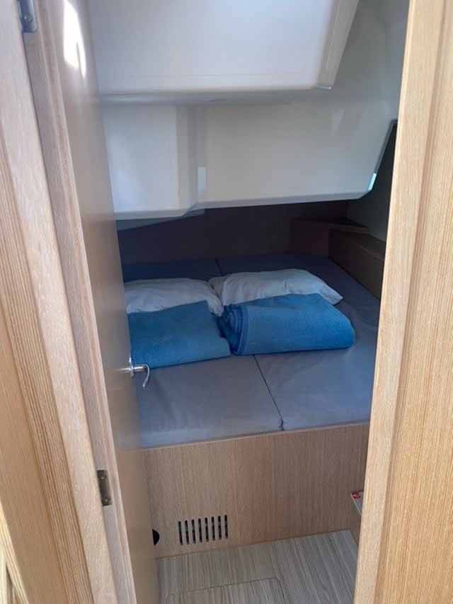 Sailing yacht Bavaria C42 Sideways