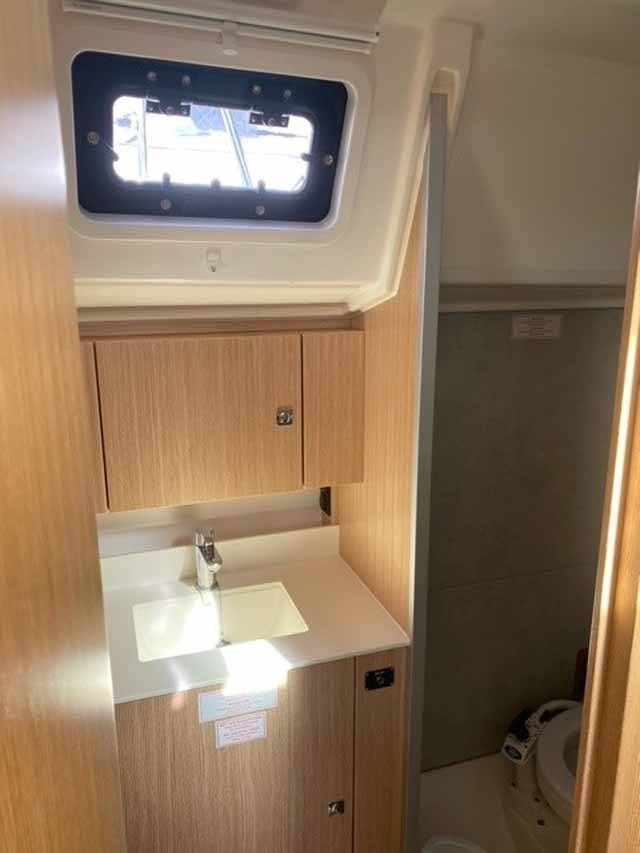 Sailing yacht Bavaria C42 Sideways