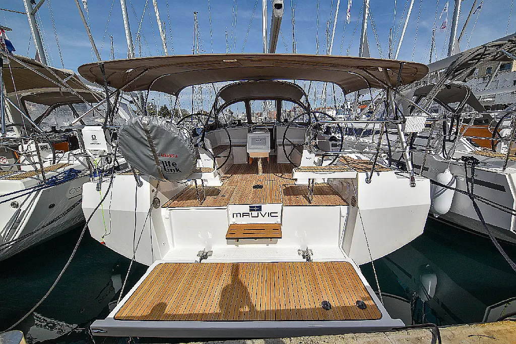 Sailing yacht Bavaria C42 Mauvic