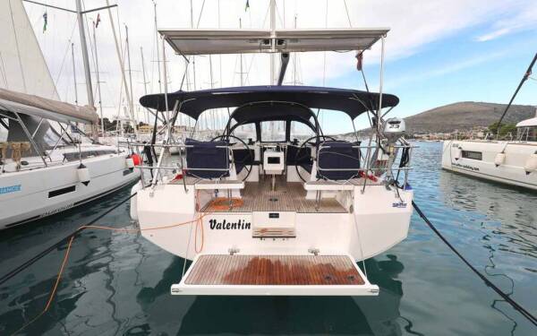 Bavaria C42 Valentin ACI Marina Trogir
