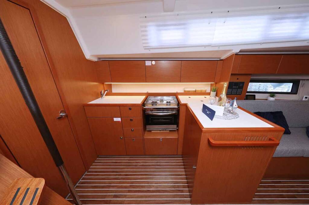 Sailing yacht Bavaria C42 Valentin