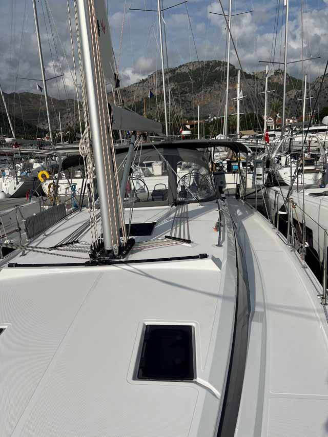 Sailing yacht Bavaria C42 Nava