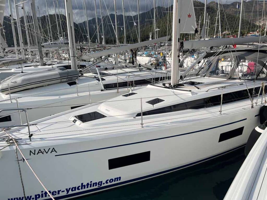 Sailing yacht Bavaria C42 Nava