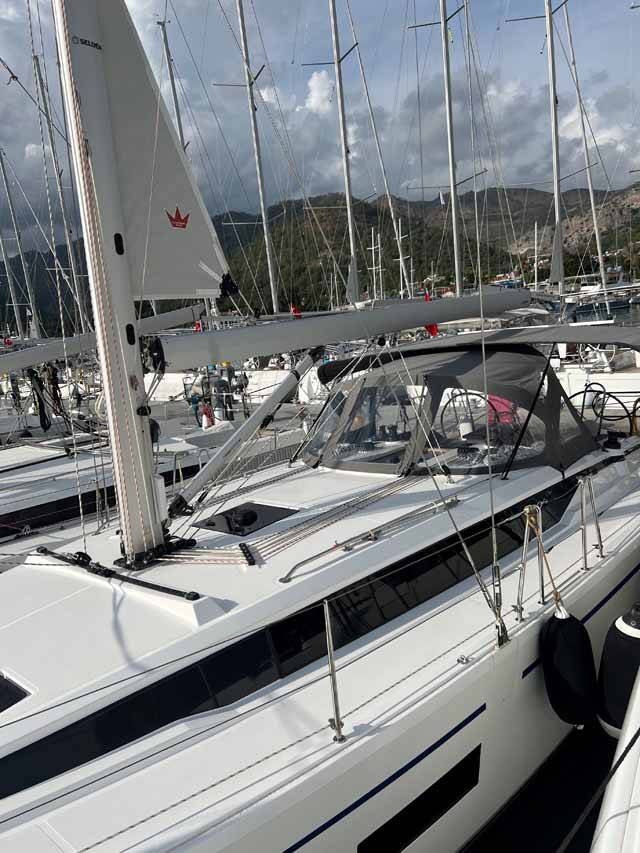 Sailing yacht Bavaria C42 Nava