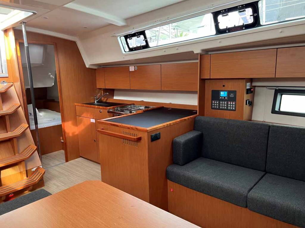 Sailing yacht Bavaria C42 Nava