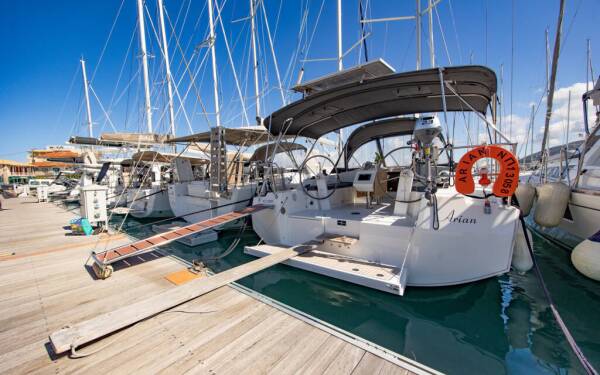 Bavaria C42 Arian Lefkas main port