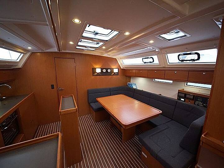 Sailing yacht Bavaria C42 Valesia