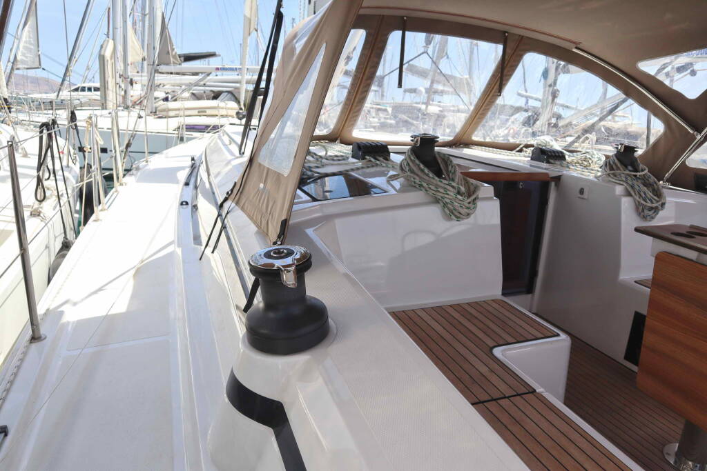 Sailing yacht Bavaria C42 PRESTIGE