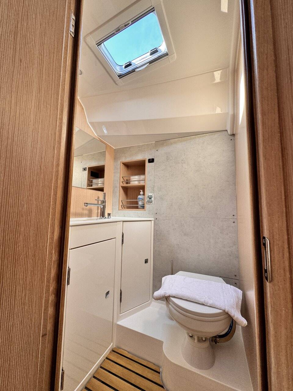 Sailing yacht Bavaria C42 Sorores