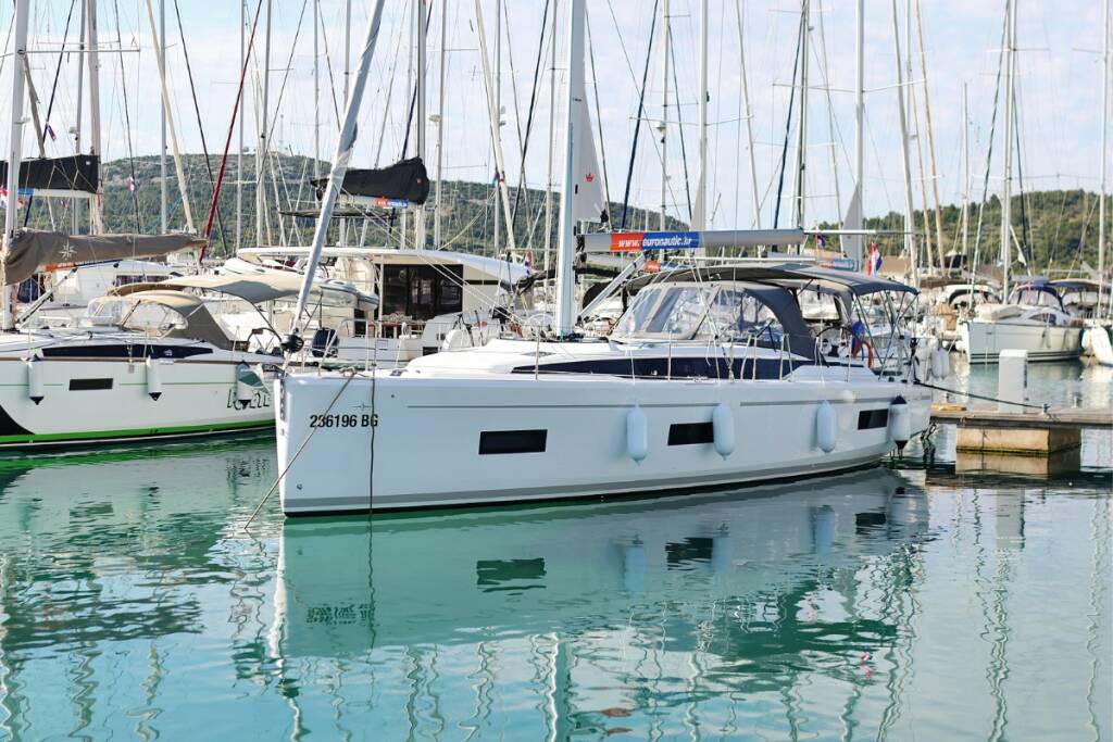 Sailing yacht Bavaria C42 Summertime