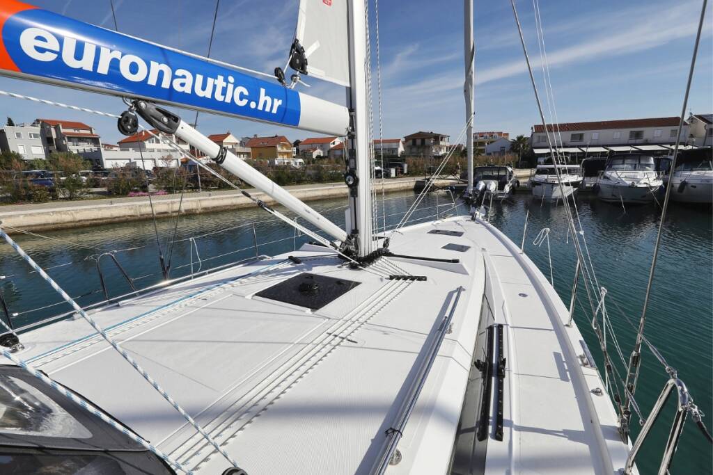 Sailing yacht Bavaria C42 Summertime
