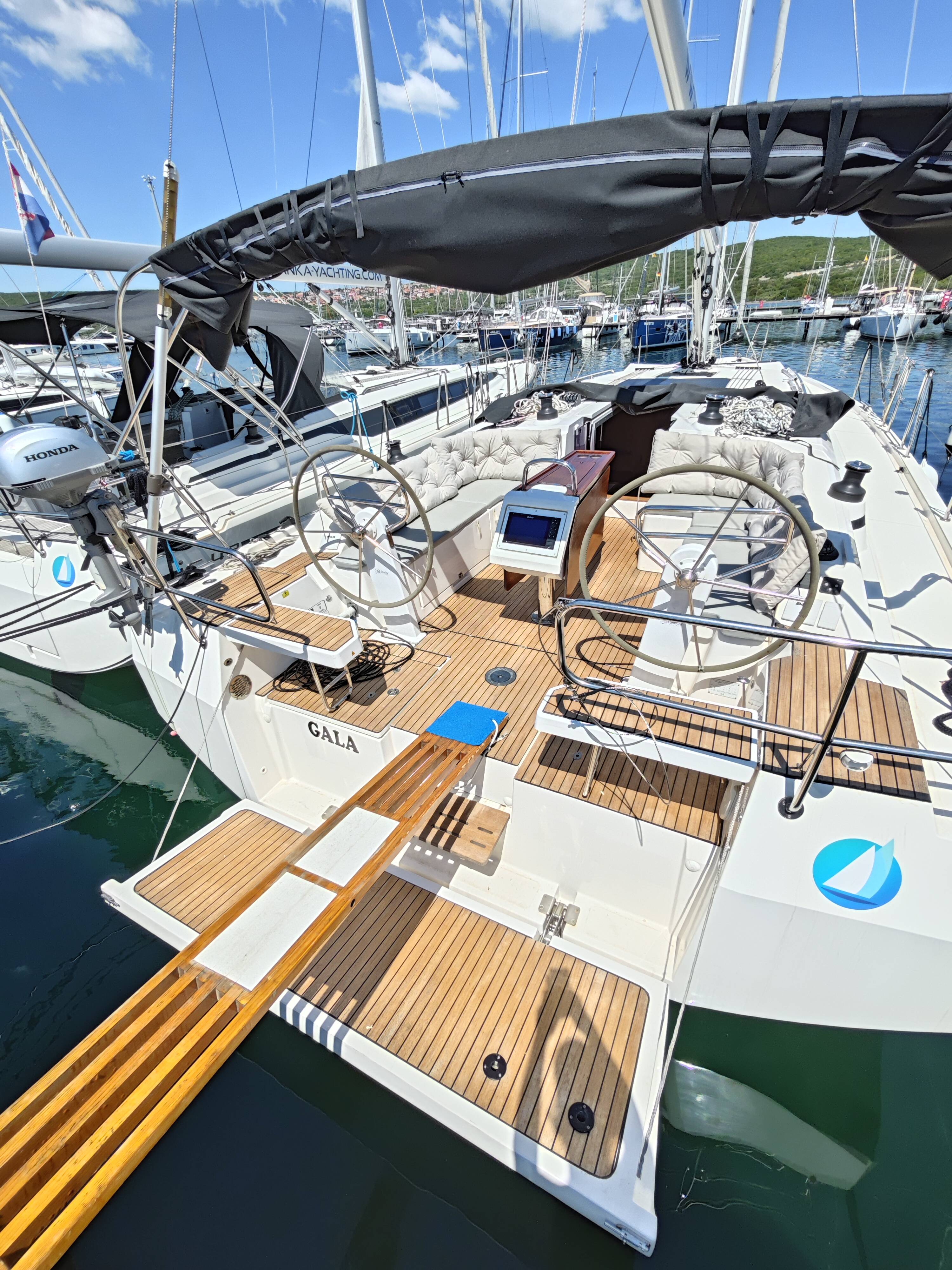 Sailing yacht Bavaria C42 Gala