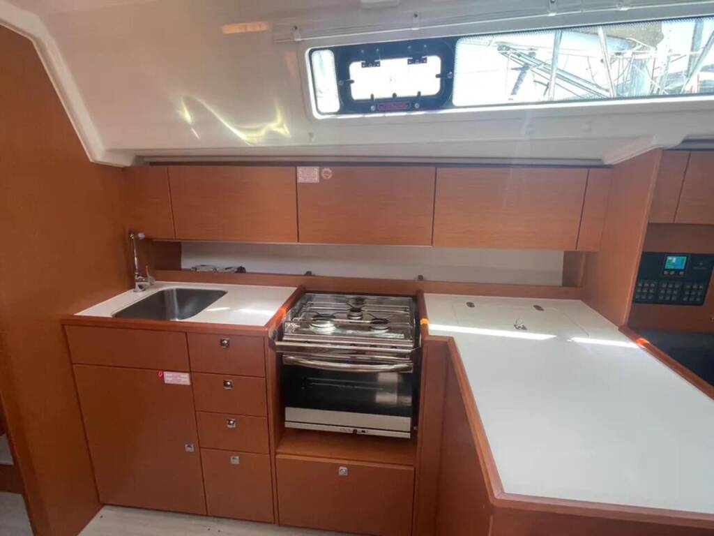 Segelyachten Bavaria C42 Blackberry