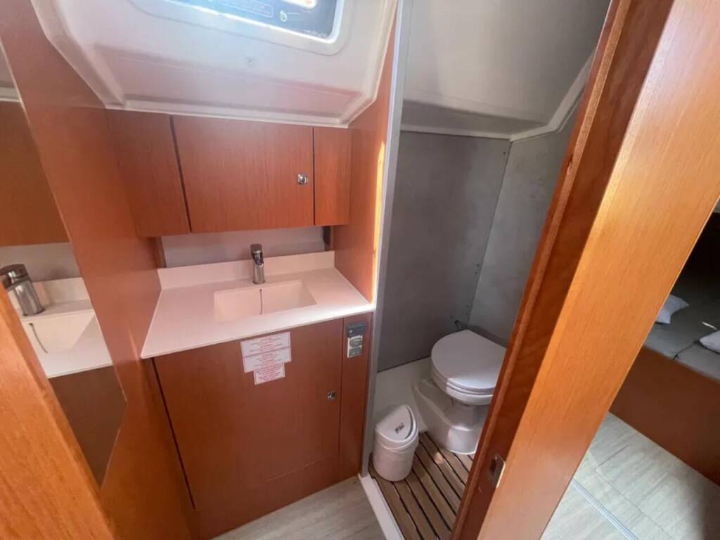 Segelyachten Bavaria C42 Blackberry