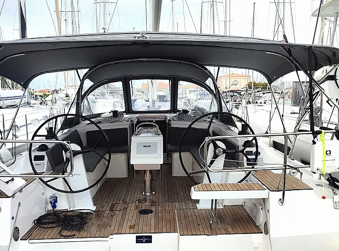 Sailing yacht Bavaria C42 Aqua