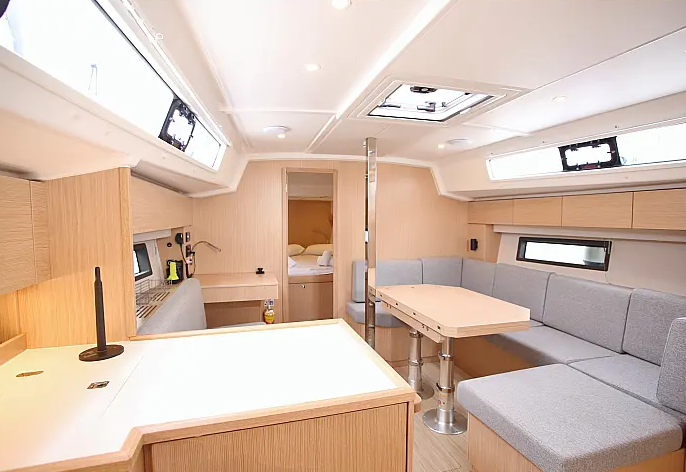 Sailing yacht Bavaria C42 Aqua