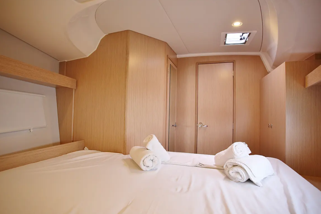 Sailing yacht Bavaria C42 Aqua