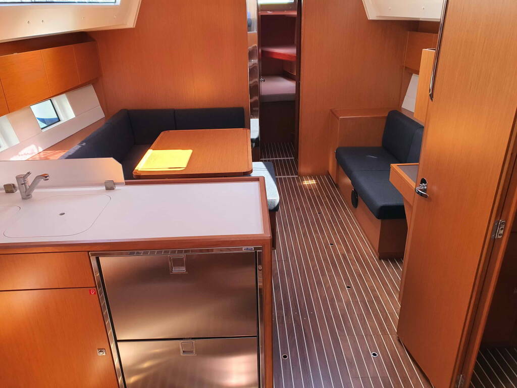 Sailing yacht Bavaria C45 Holiday Blue Diamond