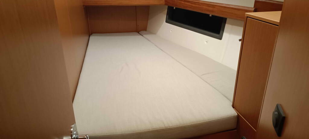 Sailing yacht Bavaria C45 Holiday Blue Diamond