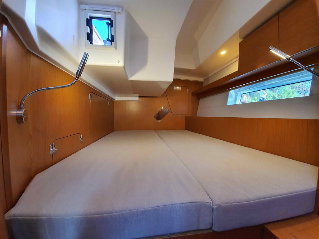 Sailing yacht Bavaria C45 Holiday Blue Diamond