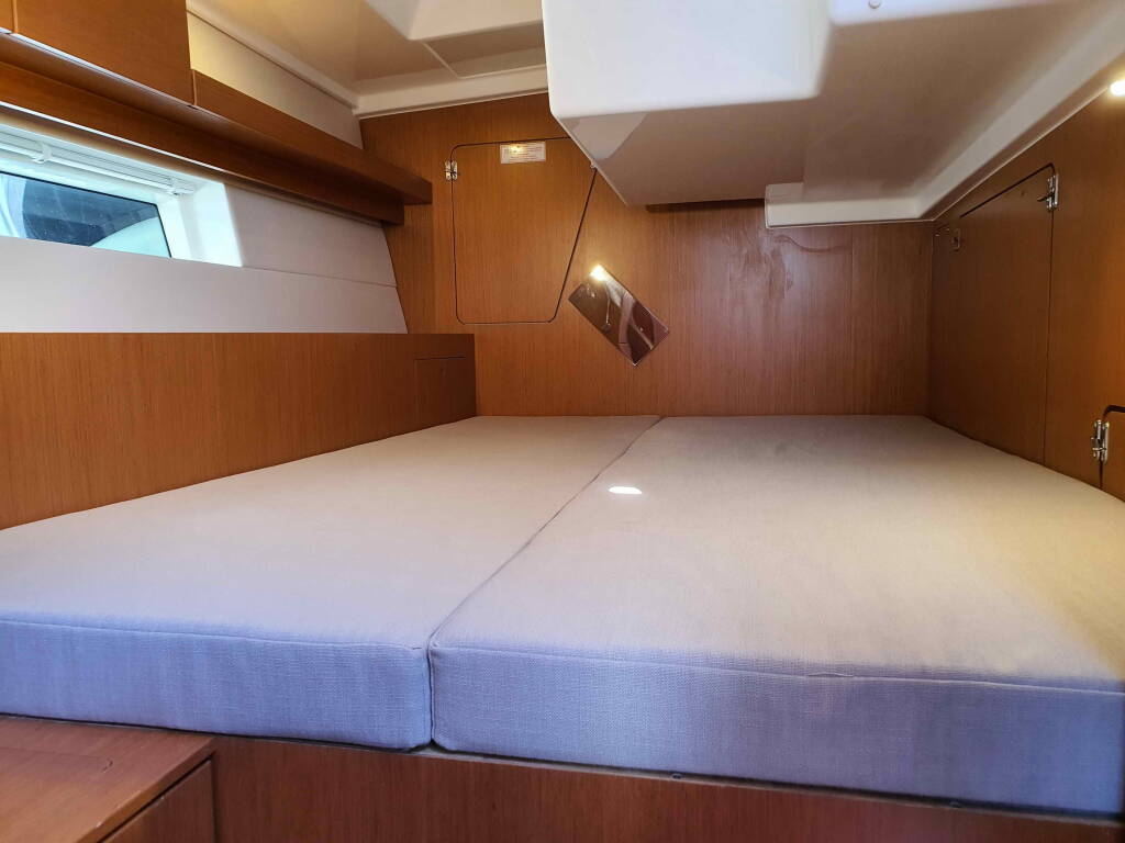 Sailing yacht Bavaria C45 Holiday Blue Diamond