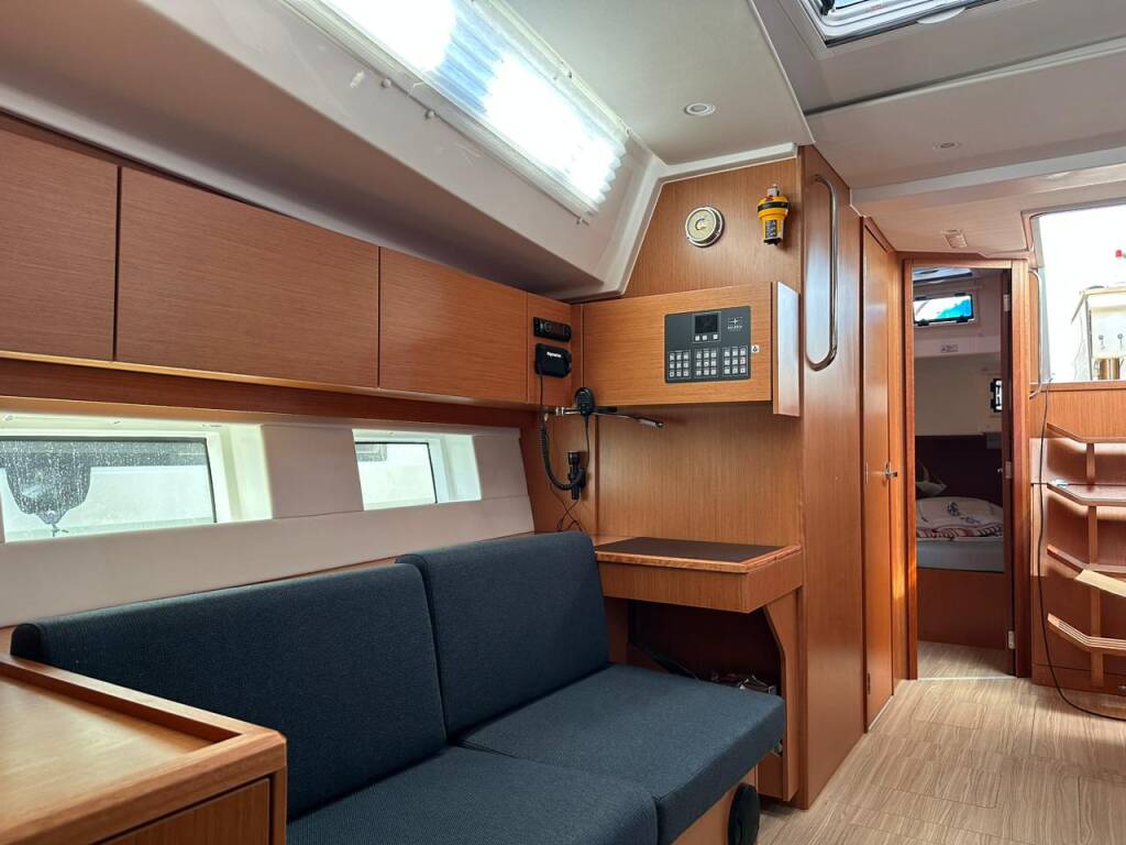 Sailing yacht Bavaria C45 Holiday PRESTIGE