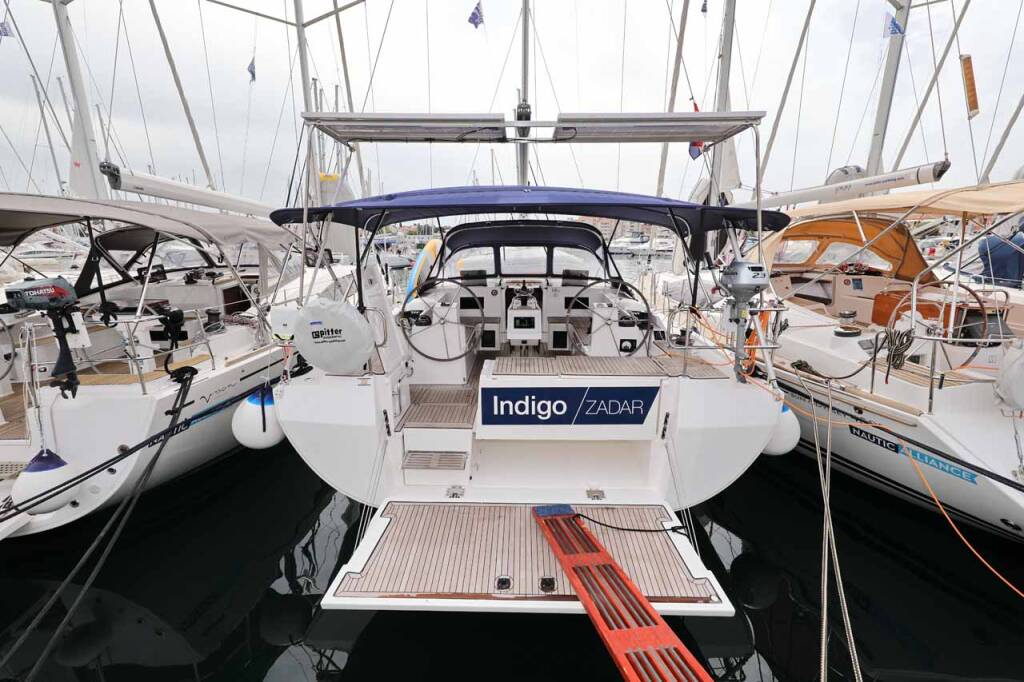 Sailing yacht Bavaria C45 Holiday Indigo