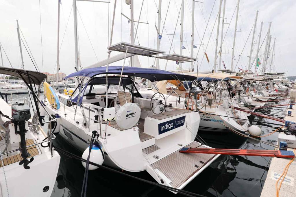 Sailing yacht Bavaria C45 Holiday Indigo