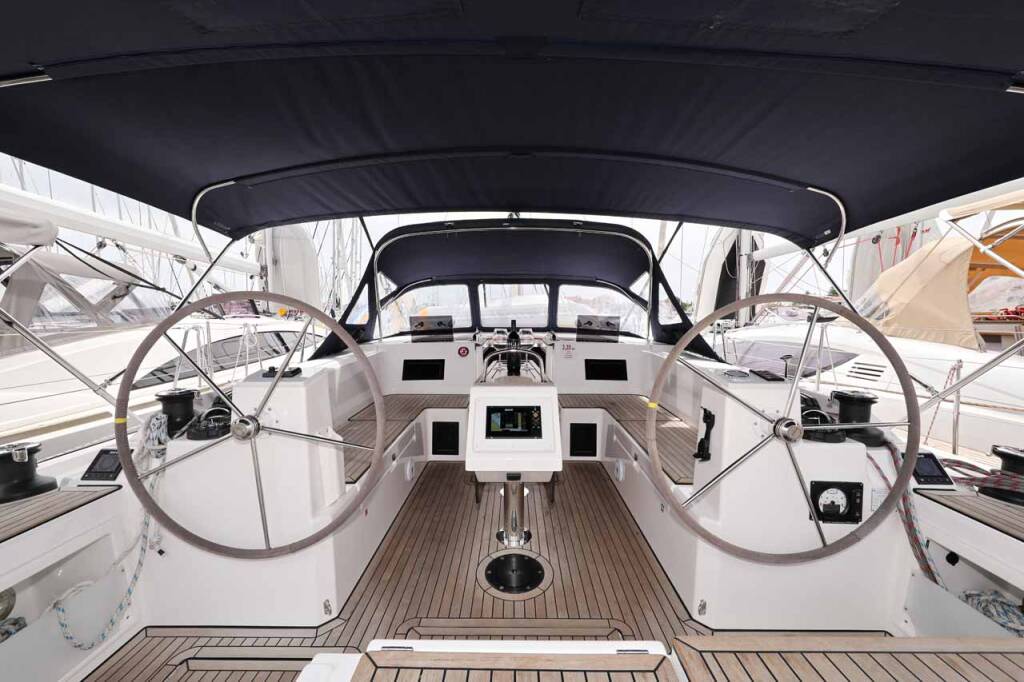 Sailing yacht Bavaria C45 Holiday Indigo