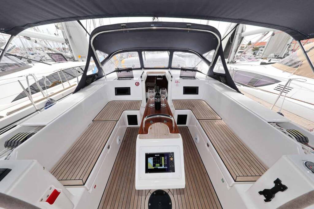 Sailing yacht Bavaria C45 Holiday Indigo