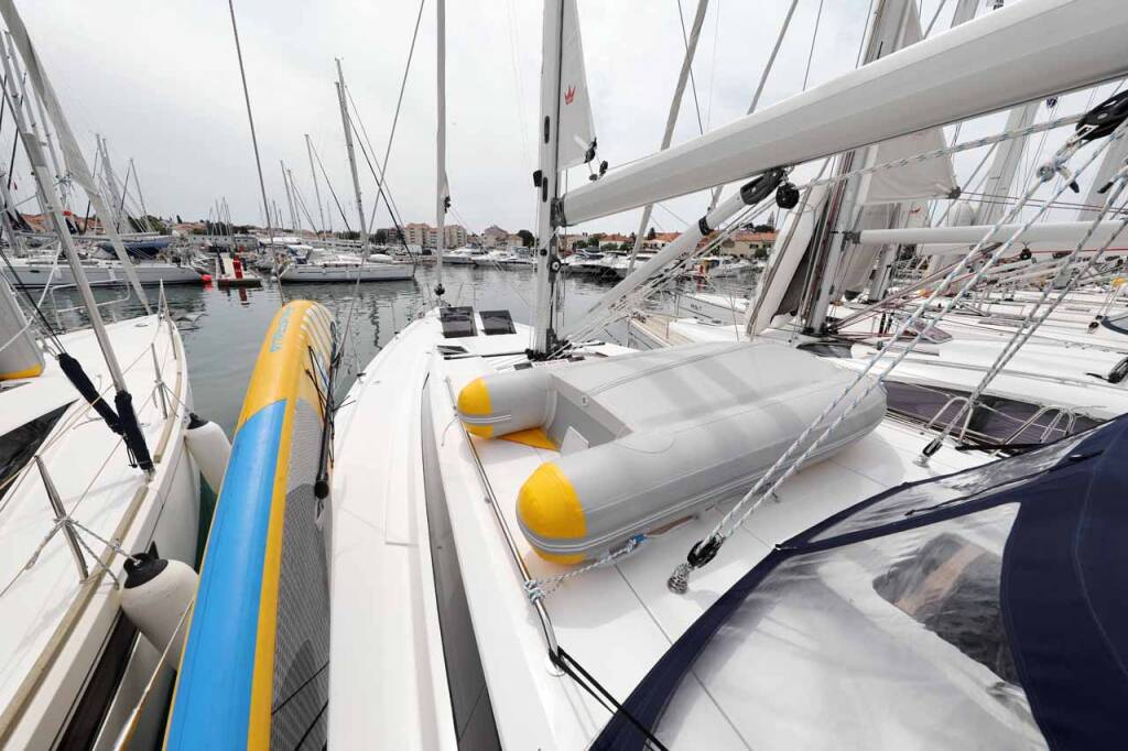 Sailing yacht Bavaria C45 Holiday Indigo