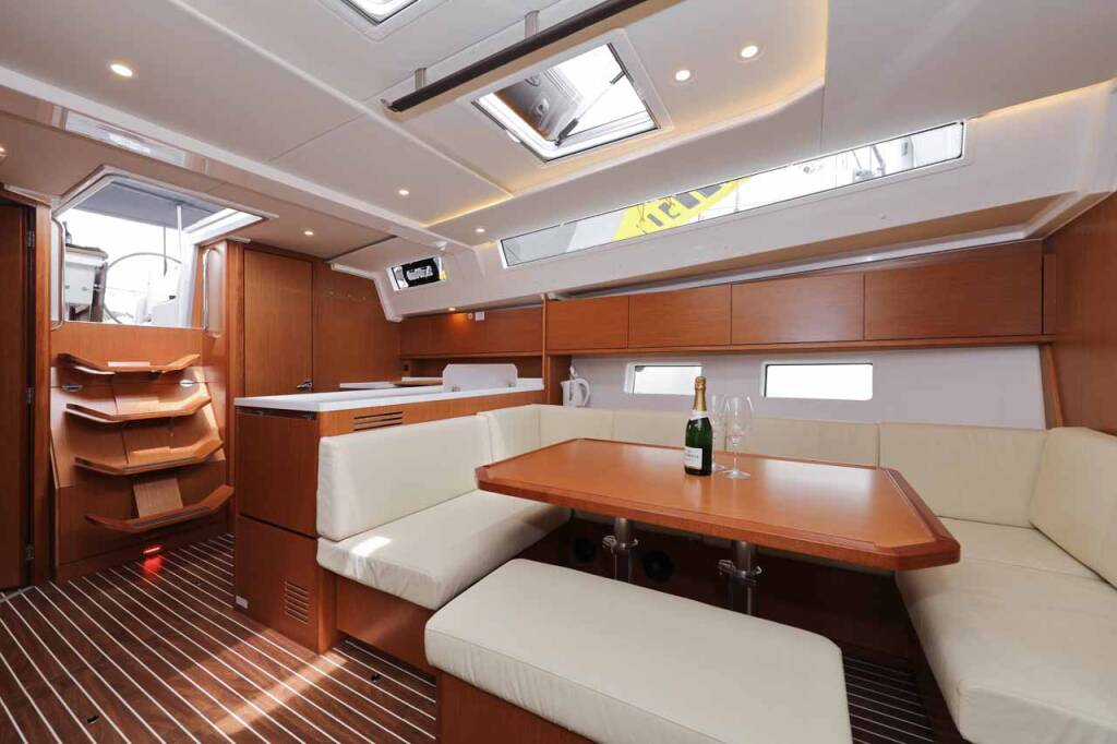 Sailing yacht Bavaria C45 Holiday Indigo