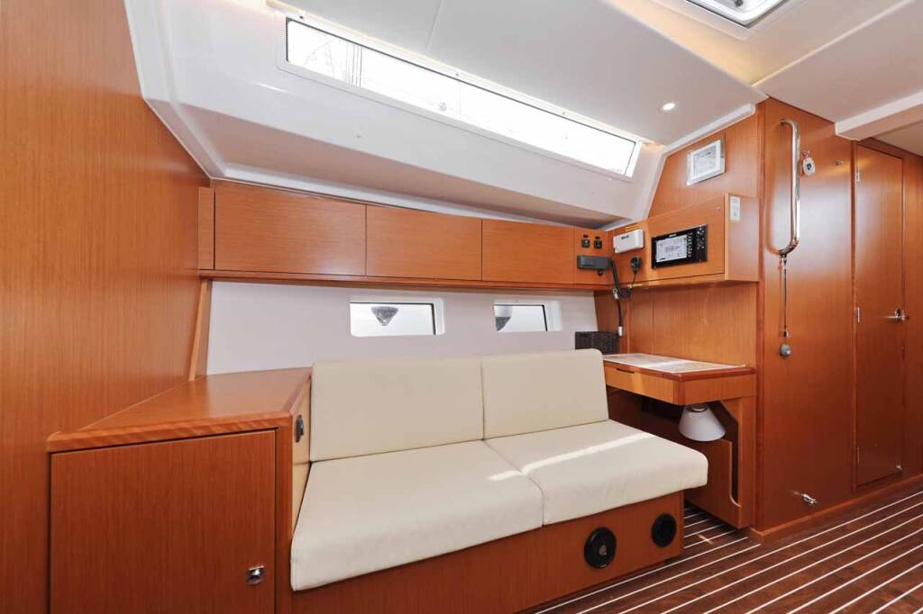 Sailing yacht Bavaria C45 Holiday Indigo