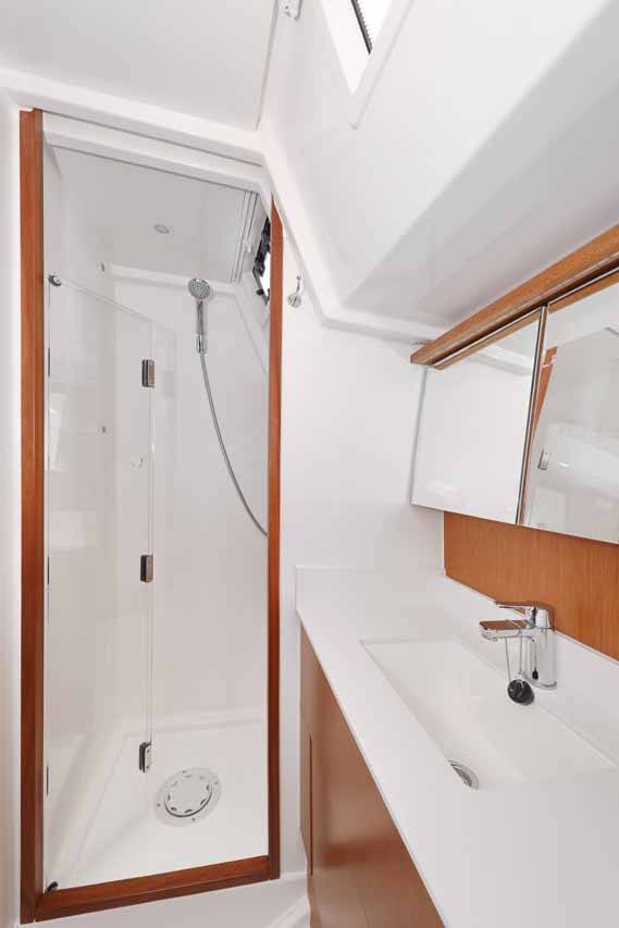 Sailing yacht Bavaria C45 Holiday Indigo