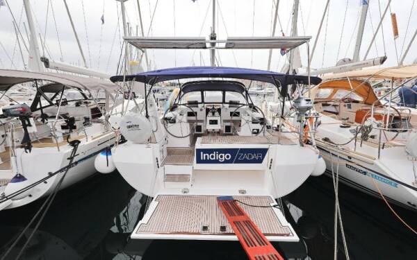 Bavaria C45 Holiday Indigo Murter, ACI Marina Jezera
