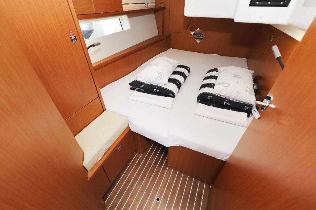 Segelyachten Bavaria C45 Holiday Indigo