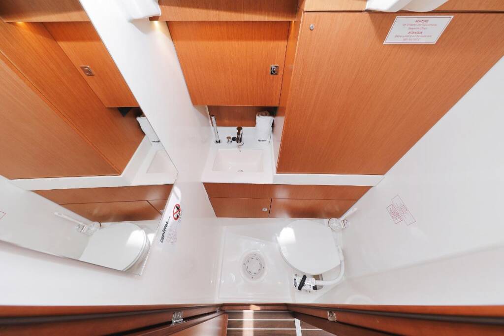 Segelyachten Bavaria C45 Holiday Indigo
