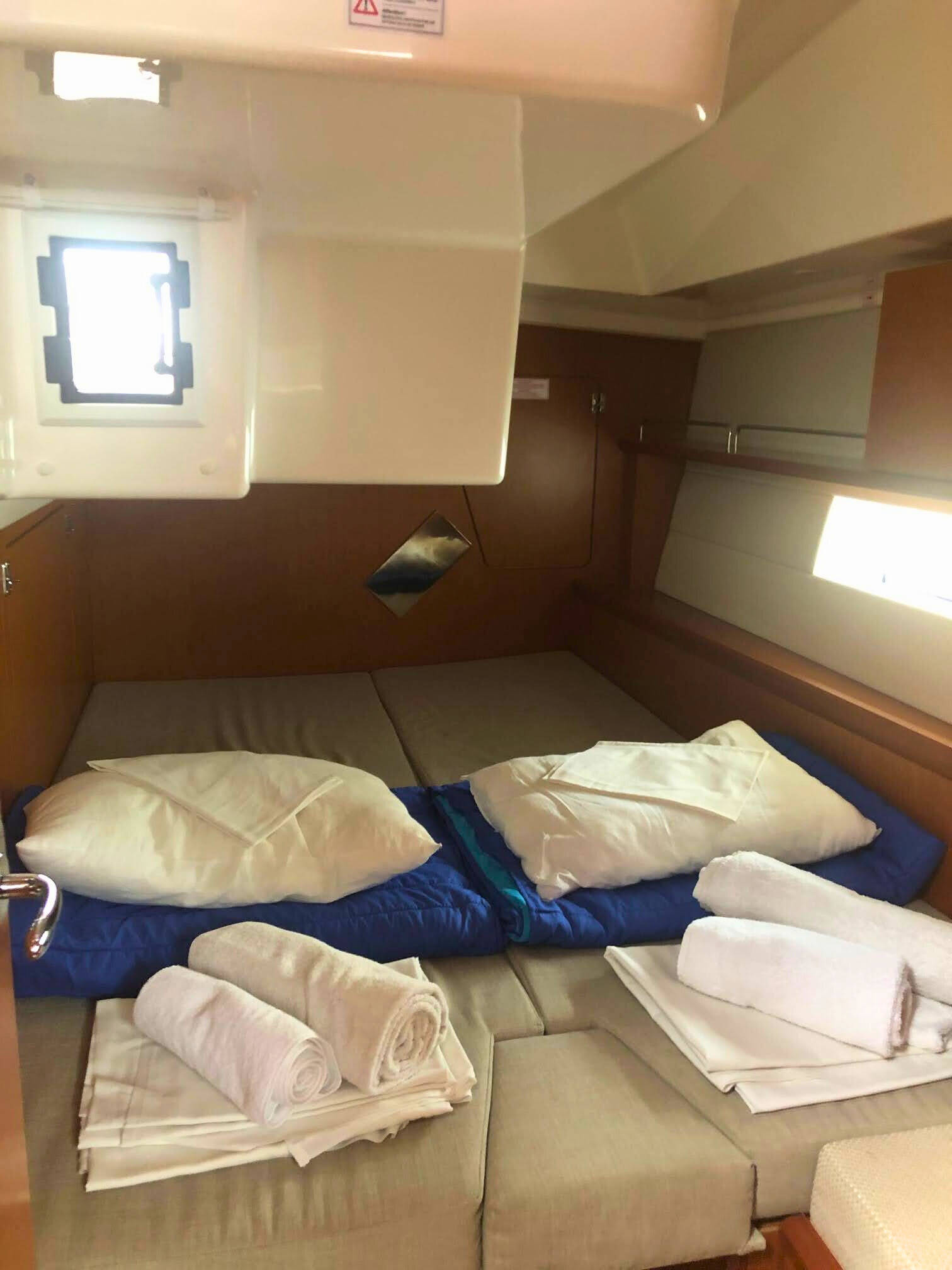 Sailing yacht Bavaria C45 Simeon
