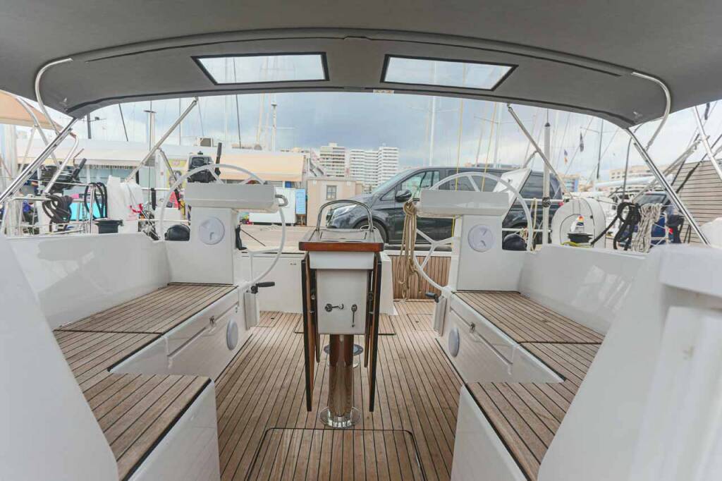 Sailing yacht Bavaria C45 Black Velvet