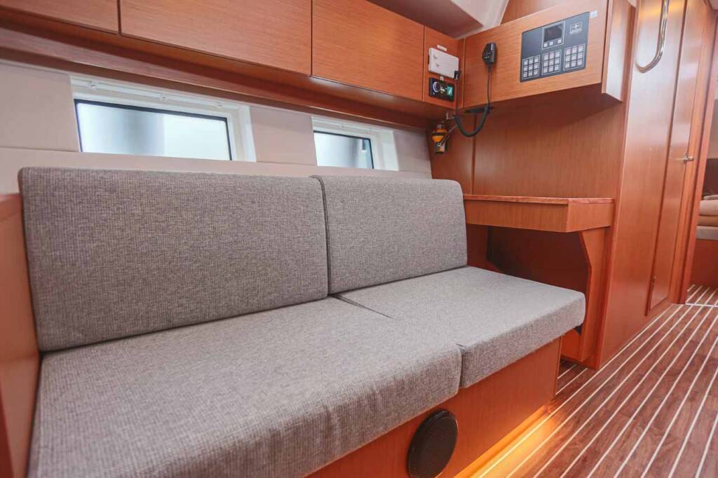 Sailing yacht Bavaria C45 Black Velvet