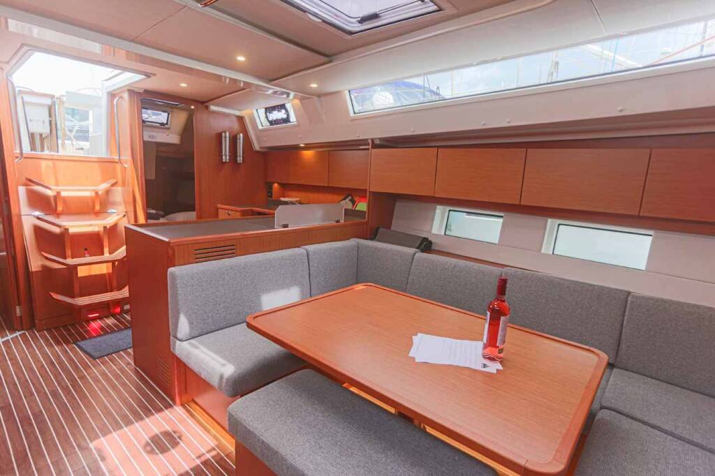 Sailing yacht Bavaria C45 Black Velvet